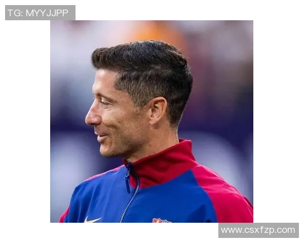 足球明星头像莱万展现独特魅力与风采引领球迷热潮 足球明星头像莱万展现独特魅力与风采引领球迷热潮